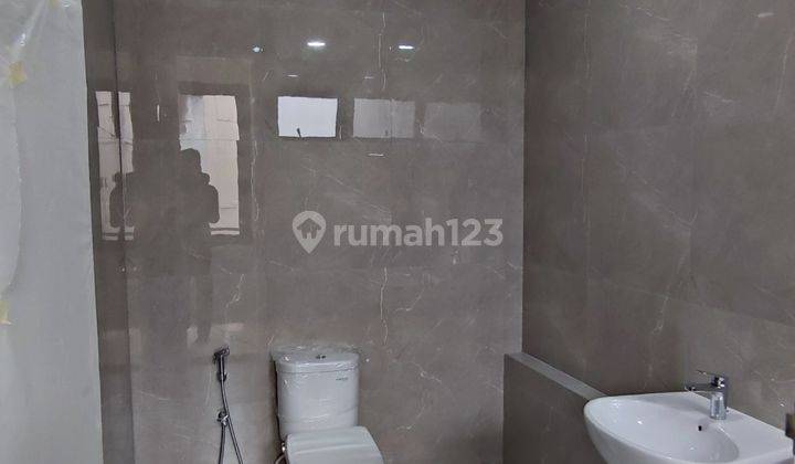 Rumah Mewah Araya 1 Surabaya 11