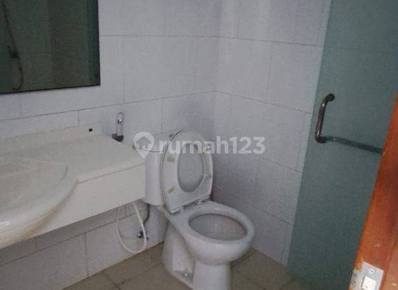 Apartemen 2 Kamar Tidur Water Place. Bagus. Furnished. Luas 80m2. Selangkah ke Pakuwon Trade Center, Supermall, Pakuwon Mall. Dekat Graha Family ,Citraland, RS. National Hospital. Nego 2