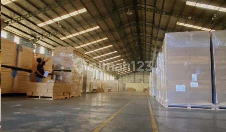 Warehouse in Greges Osowilangon. Loading Dock Available. Epoxy-Coated Concrete Floor. K400 Foundation. Cold Room Available. Good. Move-In Ready. Cheap 4190.0 m².