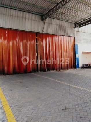 Warehouse in Greges Osowilangon. Loading Dock Available. Epoxy-Coated Concrete Floor. K400 Foundation. Cold Room Available. Good. Move-In Ready. Cheap 4190.0 m².