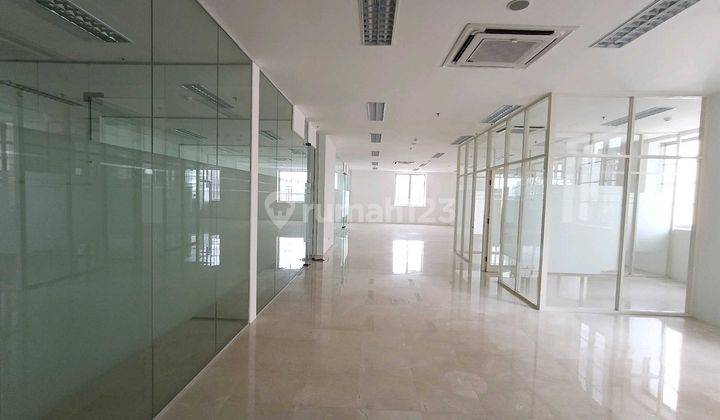 Ruang Usaha 6 Lantai. Bisa Sewa Per Lantai. Kondisi Siap Pakai. Lokasi Strategis Di Pusat Kota Surabaya. Murah. Nego. Semifurnished 1