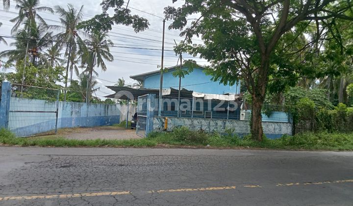 Warehouse on Raden Wijaya Road, Banyuwangi. Ready to Use. Good Condition. Strategic Location. Suitable for Expedition Warehouse, etc. Cheap, Negotiable.