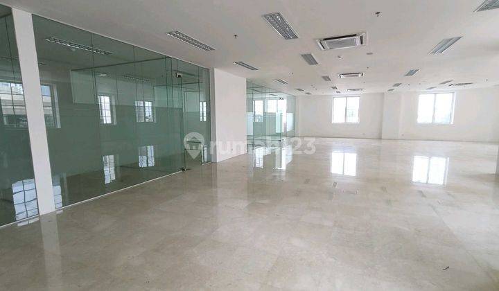 Ruang Usaha 6 Lantai. Bisa Sewa Per Lantai. Kondisi Siap Pakai. Lokasi Strategis Di Pusat Kota Surabaya. Murah. Nego. Semifurnished 2