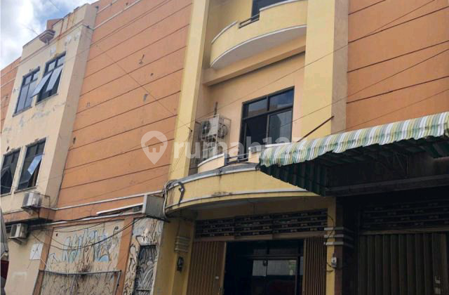 Ruko Siap Huni 3 Lantai. Lokasi Strategis. Cocok untuk Kantor. Ekspedisi. Klinik 1