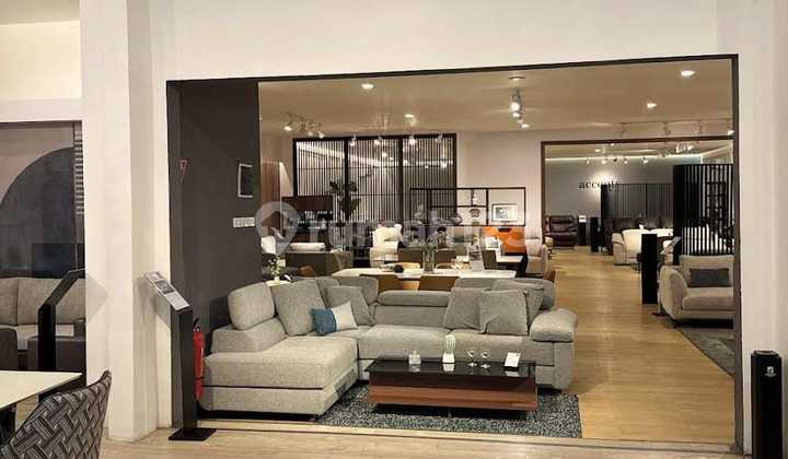 Ruang-Usaha Showroom Jalan Hr Muhammad. Bagus. Ready Awal Oktober 2026. Minimal Sewa 5 Tahun. Nego. Lokasi Strategis Ruang-Usaha Showroom Jalan Hr Muhammad. Bagus. Ready Awal Oktober 2026. Minimal Sewa 5 Tahun. Nego. Lokasi Strategis