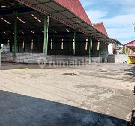 Warehouse in the Gresik Industrial Area. Container Access. Near Manyar Toll Exit. Complete with Crane. Who Uses It. Good. Cheap. Warehouse in the Gresik Industrial Area. Container Access. Near Manyar Toll Exit. Complete with Crane. Who Uses It. Good. Cheap.