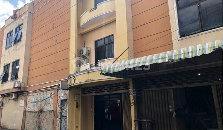 Ruko 3 Lantai Klampis Milenia Siap Huni Bebas Banjir. Cocok untuk Kantor. Klinik. Ekspedisi. Lokasi Strategis. Murah Nego 2