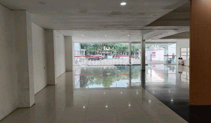Ruang Usaha Lokasi Strategis Dengan Area Parkir Luas Di Pusat Bisnis Surabaya. Murah. Nego 1
