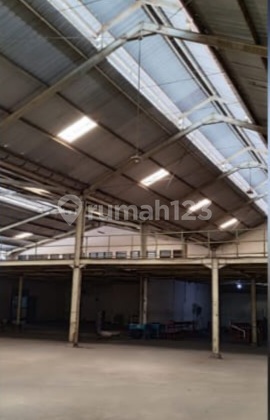 Good Tropodo Warehouse with Goods Lift. Prayer Room. Complete with Employee Mess. Office. Ready to Use. Cheap. Negotiable.