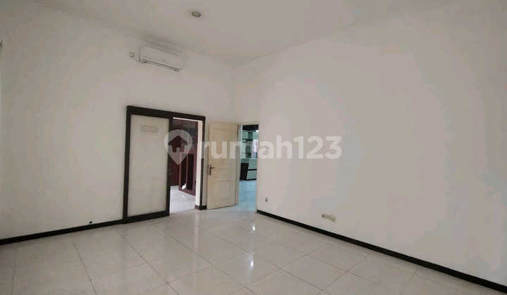 Rumah Bagus Di Mulyosari Utara. Dekat Pusat Kulinerm Siap Huni. Furnished. Murah. Nego 2