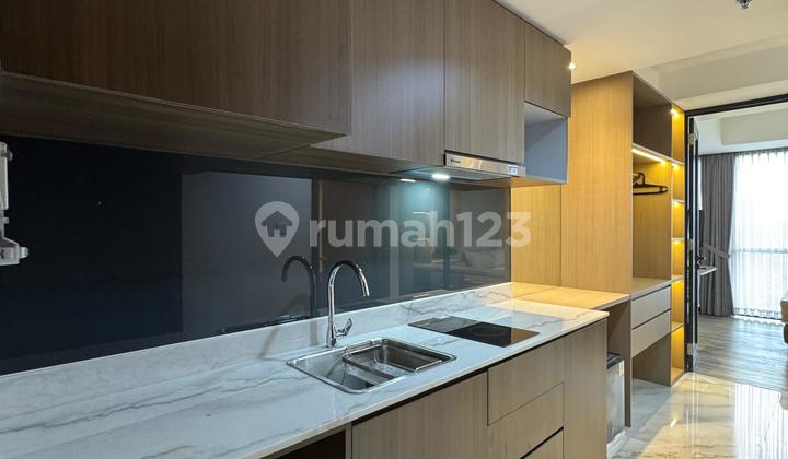 For sale: The Smith Alam Sutera apartment, very close to the toll road. For sale: The Smith Alam Sutera apartment, very close to the toll road.