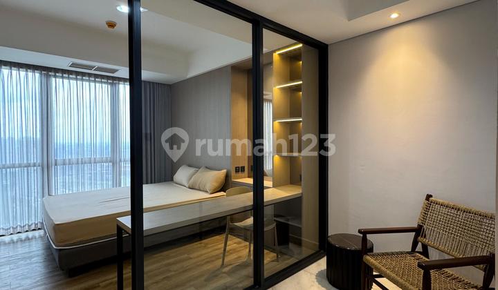 For sale: The Smith Alam Sutera apartment, very close to the toll road. 2