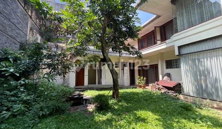 House for Sale Spacious and Grand on Jl. Terusan Sutami, Bandung House for Sale Spacious and Grand on Jl. Terusan Sutami, Bandung