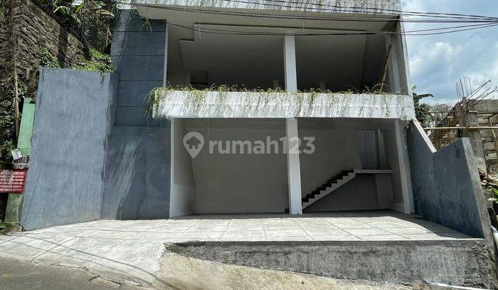 Rumah 3 Lantai Adem di Dago Bandung View Kota 1