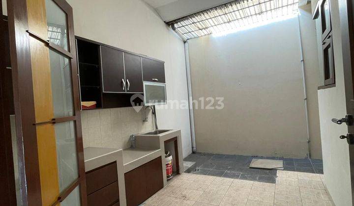 Rumah Sangat Rapi Dan Siap Huni di Taman Kopo Indah 1