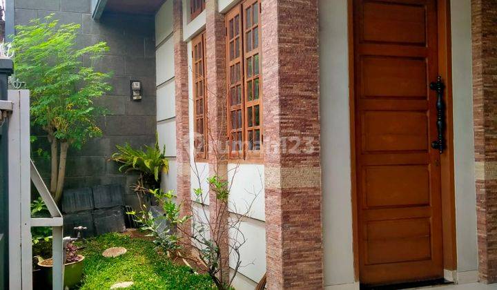 Rumah  Terawat 2 Lantai di Jl Kebon Kopi , Bandung 2