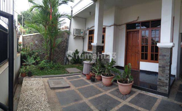 Rumah Dijual Tengah Kota 2 Lantai di Jl Natawijaya , Bandung 2