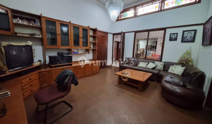 Rumah Belanda Dijual Lokasi Prime di Sayap Riau , Kota Bandung 1