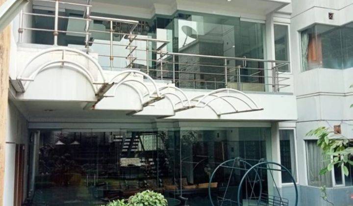 Rumah Dijual Luas 3 Lantai di Jalan Jamika , Bandung Kota 2