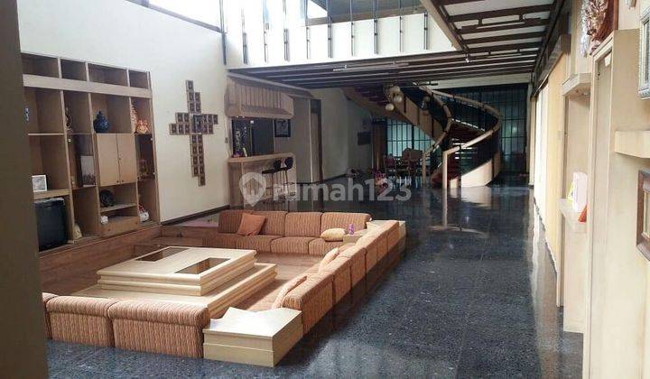 Rumah Luas Dijual Hitung Tanah Saja di Cidadap Girang , Bandung 1