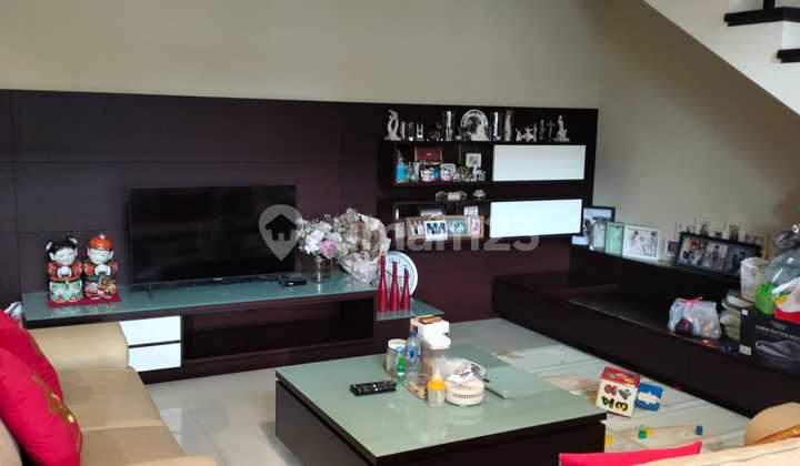 Rumah Dijual Nyaman 3 Lantai di Jl Buana Indah, Kopo - Bandung Rumah Dijual Nyaman 3 Lantai di Jl Buana Indah, Kopo - Bandung