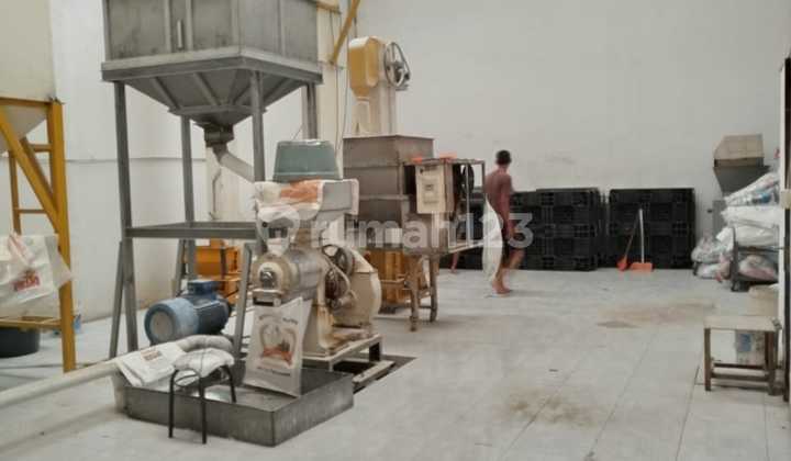 Warehouse for Sale, Strategically Located and Ready to Use on Jl Bojongloa, Central Bandung City 08