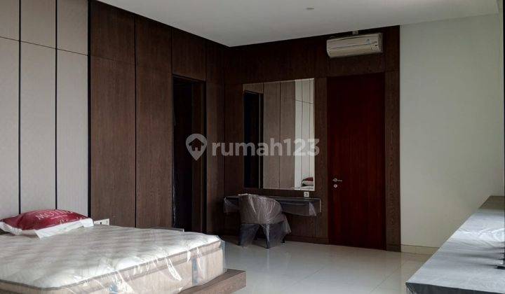 Rumah Dijual Megah Semi Furnish di Area Pondok Hijau , Bandung 2