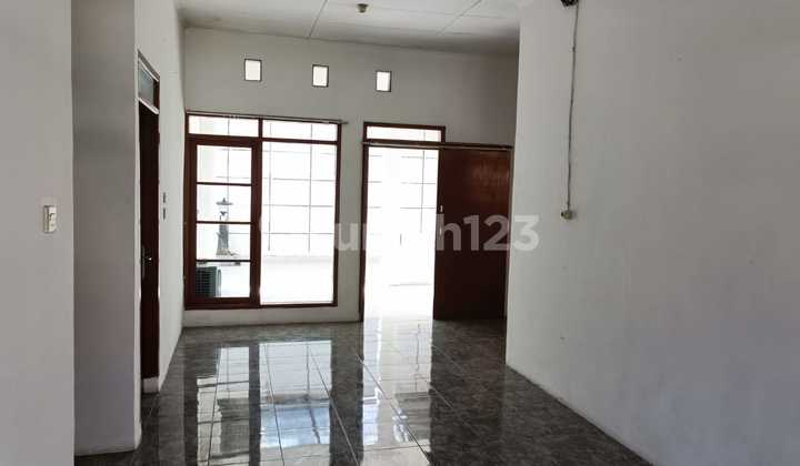 Disewakan Rumah Nyaman di Taman Kopo Indah 2, Lokasi Strategis 31