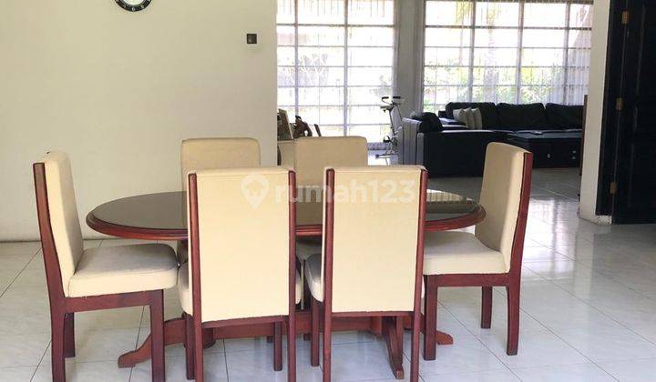 ruang makan rumah dijual terawat semi furnish