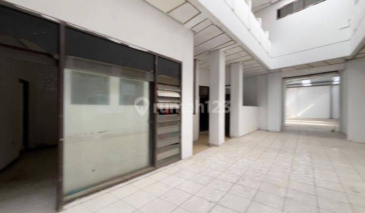 Ruko Besar Dijual 3,5 Lantai Siap Pakai di Jl.jendral Sudirman 1