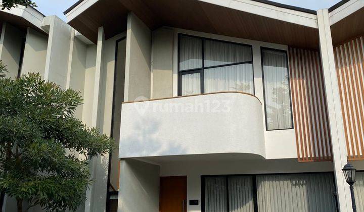 Dijual Semi furnished Carlton Private Residence. Lt 128 lb 170.  1