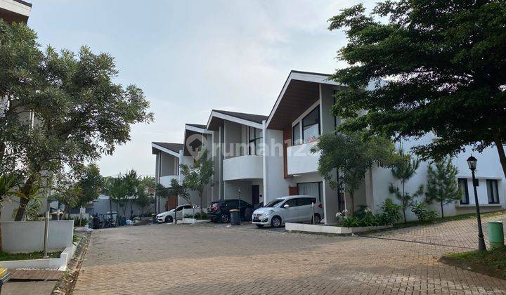 Dijual Semi furnished Carlton Private Residence. Lt 128 lb 170.  2