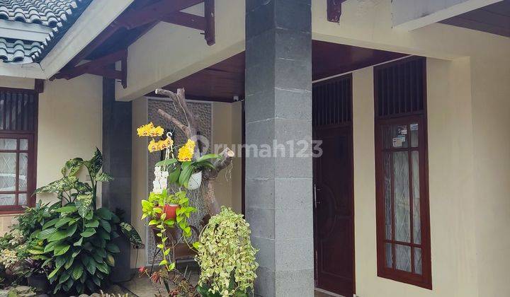 Rumah Bagus Semi Furnished SHM di Serua, Tangerang 1