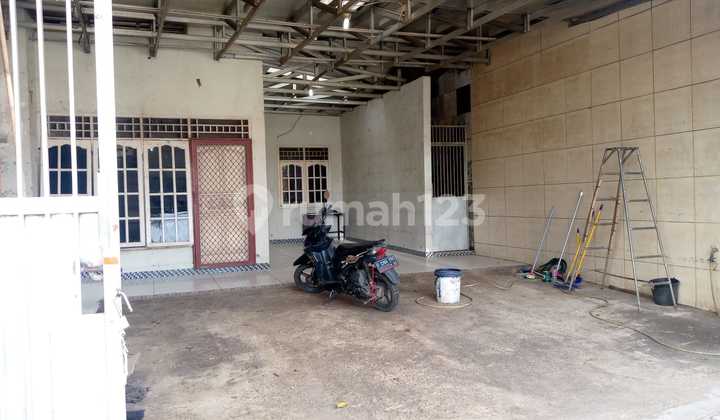 For Sale, Ready-to-Occupy Shop House in Parung Bogor. Land Area 280m2. Building Area 245m2. 2