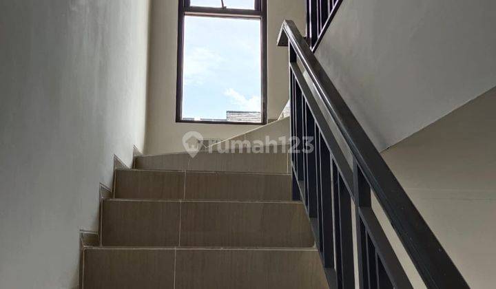 Rumah Emerald Residences Disewakan 2Lt 2BR Sepatan uk 5x12m² 2