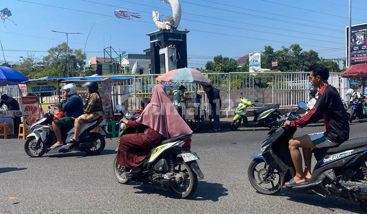 Rumah Sidoarjo Kota Pusat Pembelanjaan Dekat Jalan Raya 2
