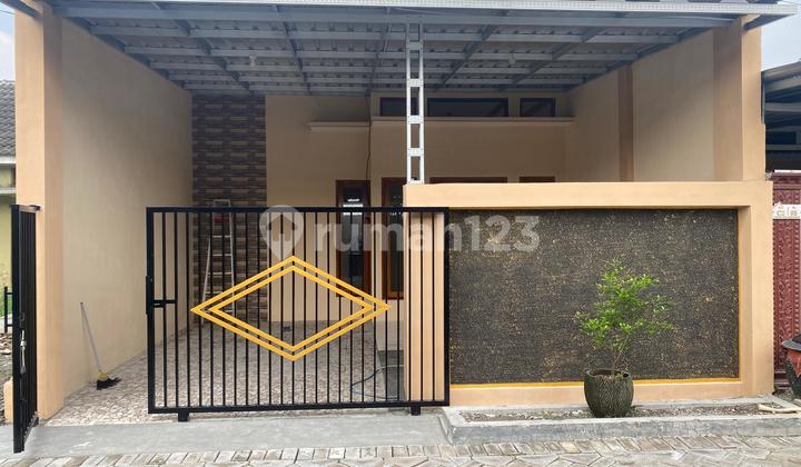 Ready-to-Occupy House in Driyorejo Gresik Near Facilities