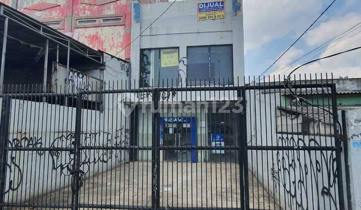 Strategic shop house for sale on the main road — location very close to Tanjung Priok Port. Former BRI bank building, suitable for branch offices, showrooms, clinics, minimarkets, or logistics businesses. 1