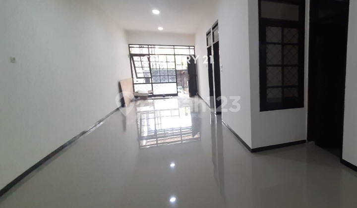 Rumah Dengan Lokasi Strategis Di Taman Holis Indah Bandung 2