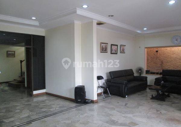Rumah dijual  2 lantai  8