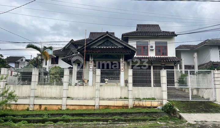 tampak depan rumah mewah harga murah lokasi