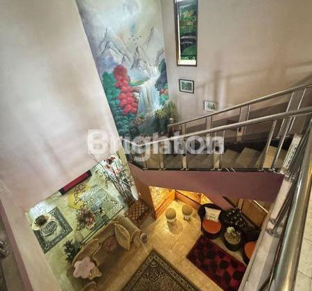 Hot Sale! Rumah Mewah-Posisi Hoek-Terawat di Kemang Pratama - Lokasi Super Strategis!