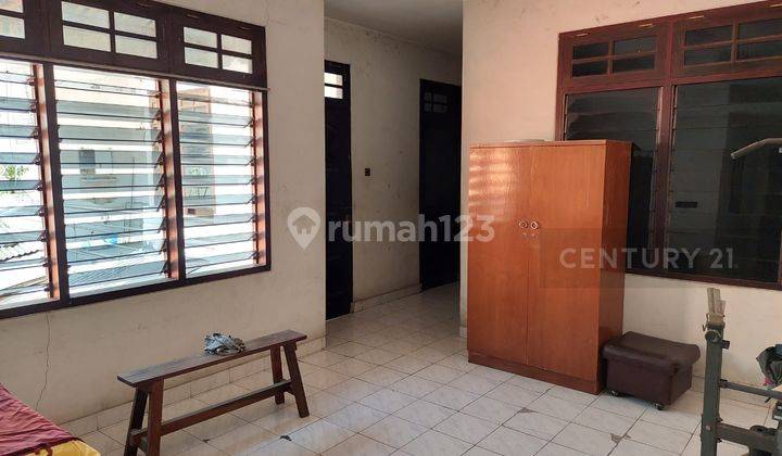 Rumah Tengah Kota Di Jl Kenanga Brumbungan 1