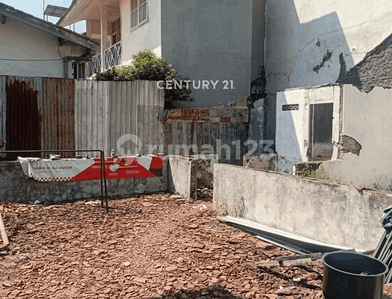 RUMAH KOS DAN SEBIDANG TANAH DI DAERAH PLEBURAN SEMARANG 2