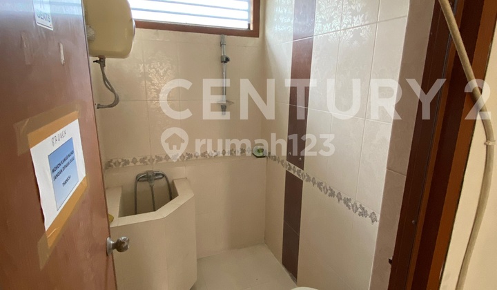 Ruko + Mess Halmahera, Kota Semarang, 2 Lantai, Lokasi Strategis. 2