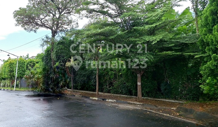 Land in a peaceful environment and free from flooding. 2