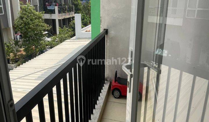 Rumah Cantik Siap Huni 2 Lantai Full Furnished Di Taman Beryl  2