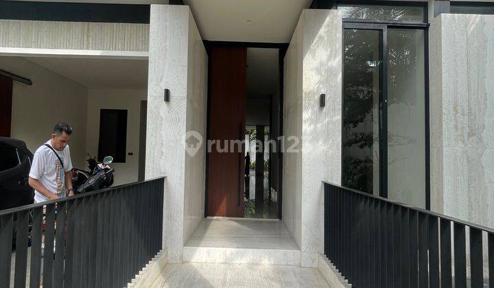 Rumah Modern Brand New Dengan Swimming Pool Di Kemang Selatan 2