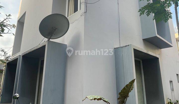 Rumah Modern Minimalis Siap Huni  3 Lantai Di Kemang Bungur  1