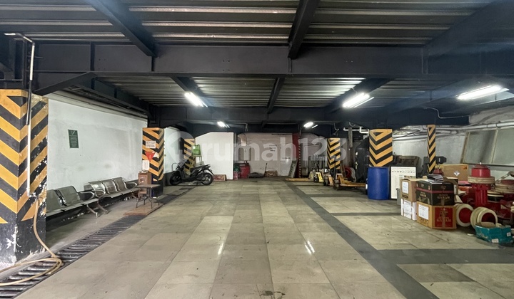 Strategic Commercial Building Ready for Operation in South Jakarta Strategic Commercial Building Ready for Operation in South Jakarta